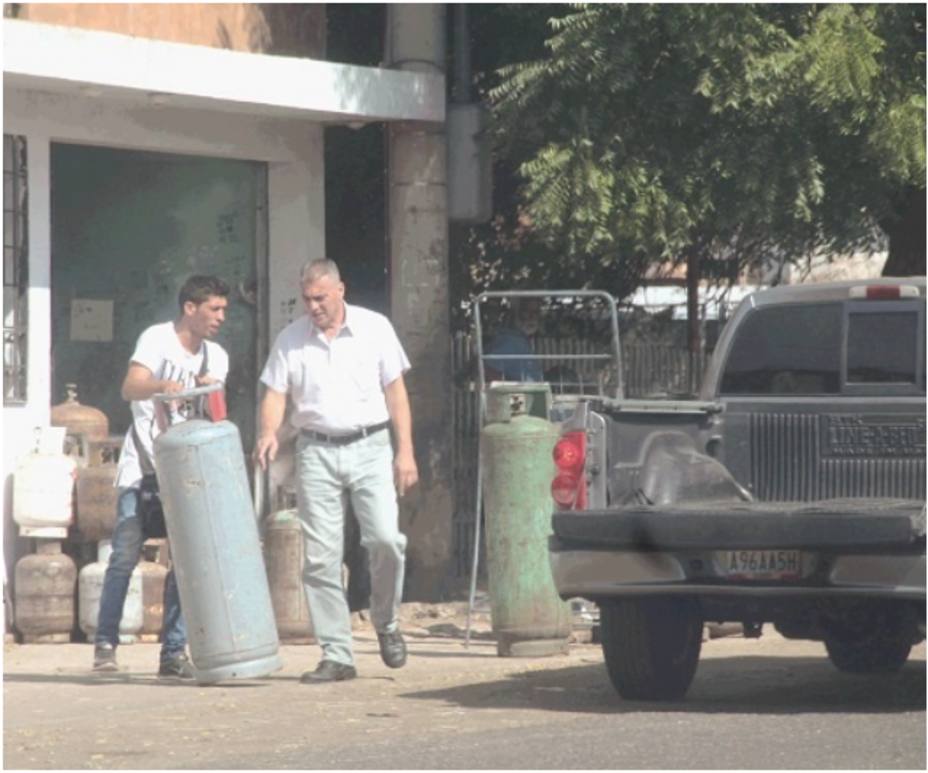 Habitantes de Maracaibo sufren para llenar las bombonas de gas